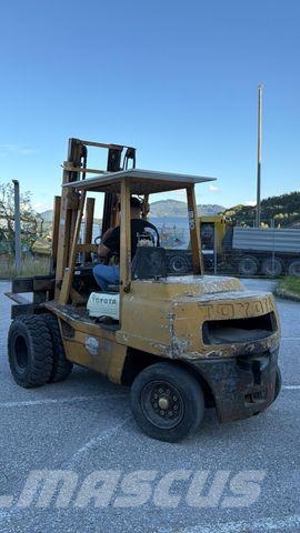 Toyota GELÄNDESTAPLER Elevatore per esterni