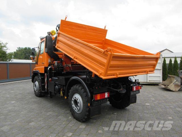 Unimog U 400 three-way tipper / Atlas crane 65.2, air con Bañeras basculantes usadas