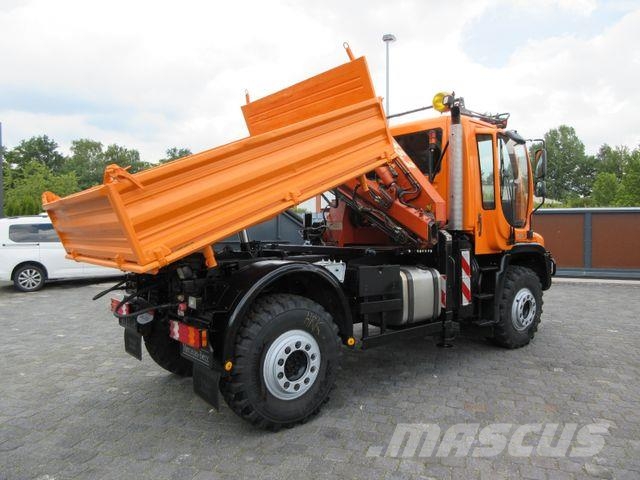 Unimog U 400 three-way tipper / Atlas crane 65.2, air con Bañeras basculantes usadas