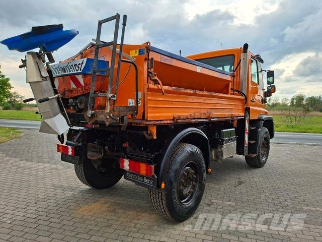 Unimog U400 Platós / Ponyvás teherautók