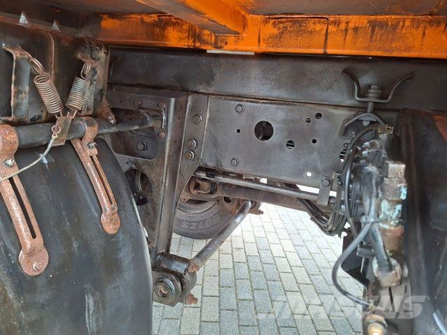 Unimog U400 Platós / Ponyvás teherautók