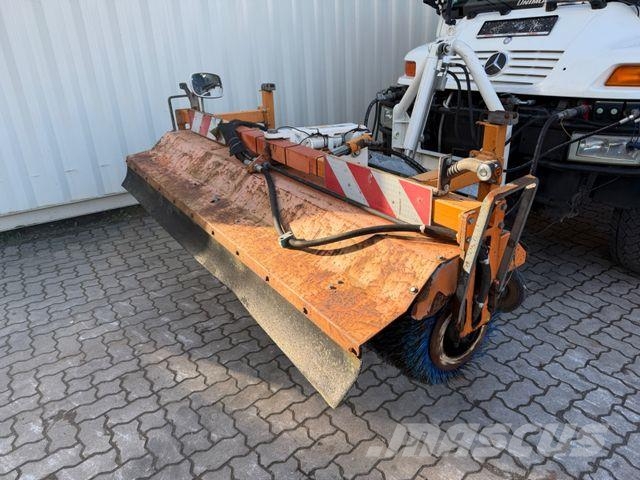Unimog U400 mit Bitumspritze Breining + Besen 아스팔트 포장장비