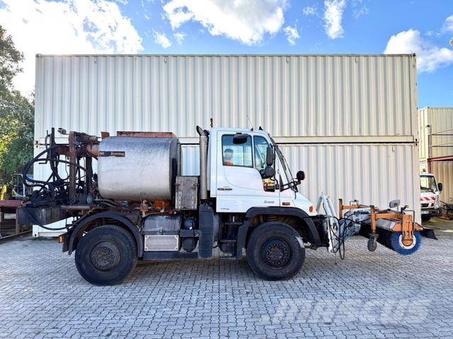 Unimog U400 mit Bitumspritze Breining + Besen 아스팔트 포장장비