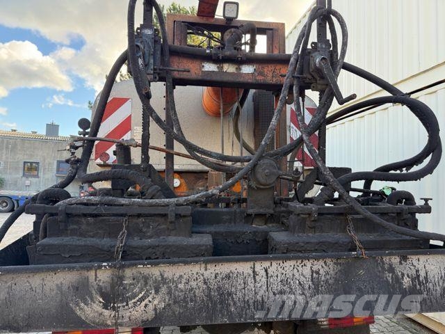 Unimog U400 mit Breining U2000 Bitumenspritze + Besen Egyéb