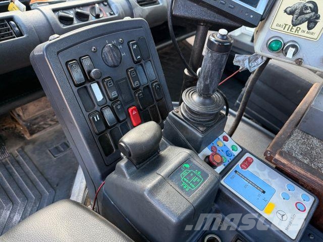 Unimog U400 mit Breining U2000 Bitumenspritze + Besen Egyéb