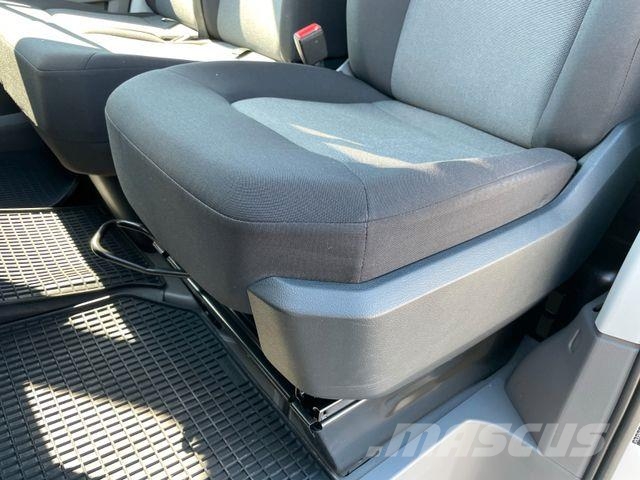Volkswagen Crafter 35 Maxi KA/ FWD/ AC/ PDC/ Navi/ AHK 3.0t Furgonetas cerradas