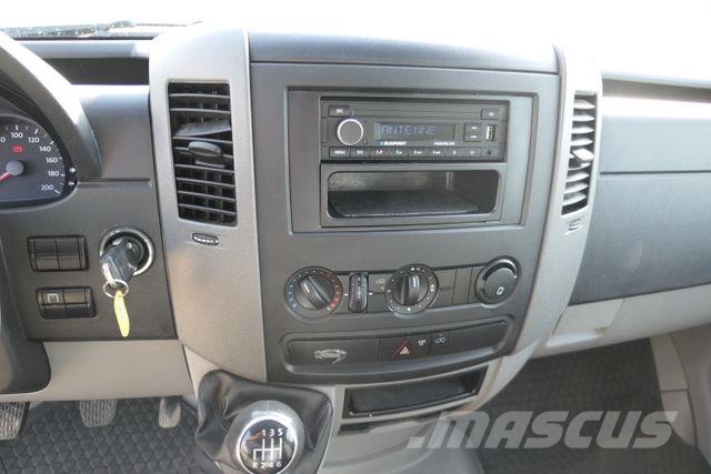 Volkswagen Crafter 4x2, Isoliert, Regale, Trennwand, Tür Gesloten opbouw