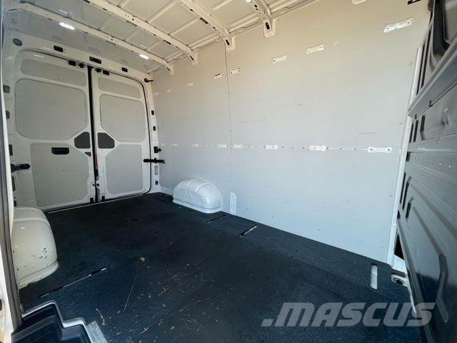 Volkswagen Crafter KA 35 L2H2/ AC/ CargoPaket/ AHK/ 3 Sitze Furgonetas cerradas