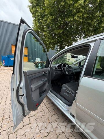 Volkswagen Touran - 1.6 TDI - Comfortline Carros