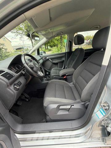 Volkswagen Touran - 1.6 TDI - Comfortline Carros