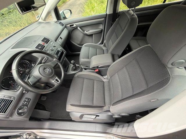 Volkswagen Touran - 1.6 TDI - Comfortline Carros