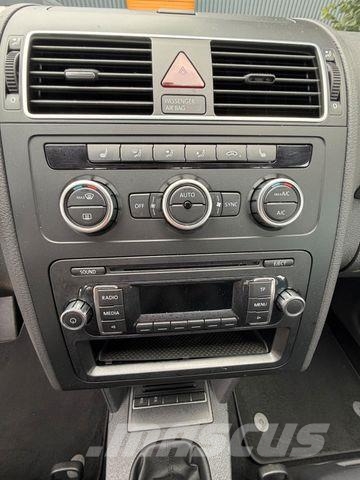 Volkswagen Touran - 1.6 TDI - Comfortline Carros