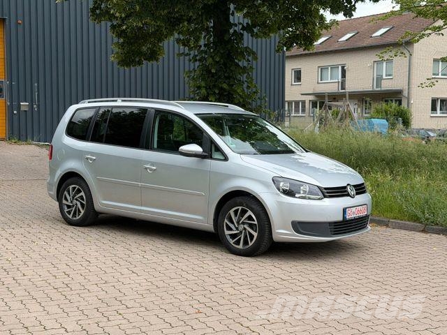 Volkswagen Touran - 1.6 TDI - Comfortline Carros
