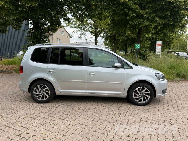 Volkswagen Touran - 1.6 TDI - Comfortline Carros