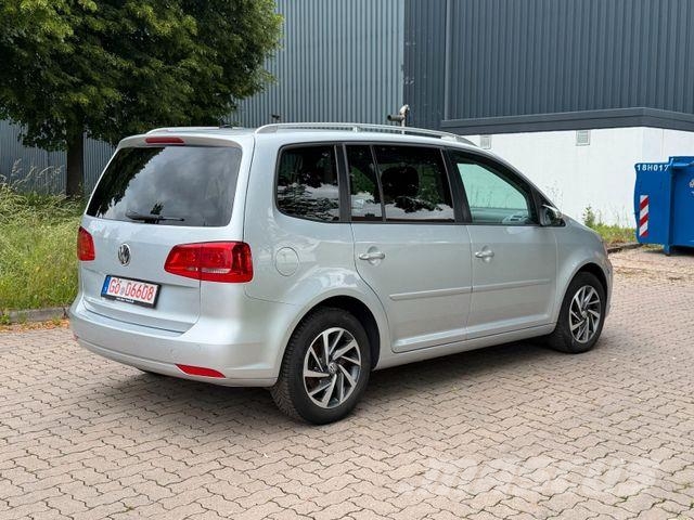 Volkswagen Touran - 1.6 TDI - Comfortline Carros
