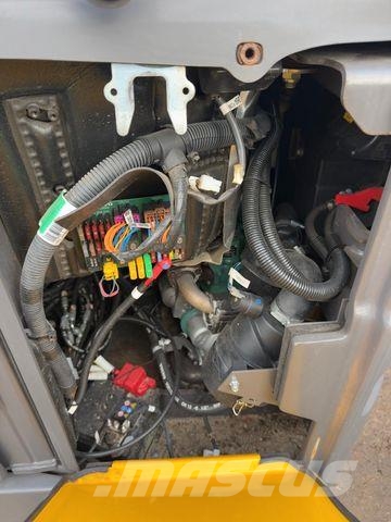 Volvo EC15E 2022 12kw Wechsler &amp; Schwenkschaufel Mini pelle < 7t