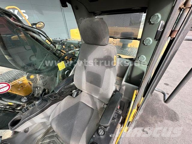 Volvo EC300DN Kettenbagger mit Tieflöffel Crawler excavators
