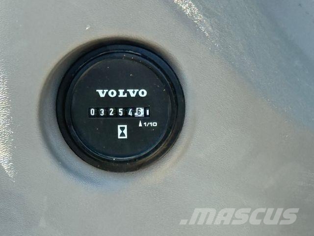 Volvo ECR 235 EL حفارات زحافة