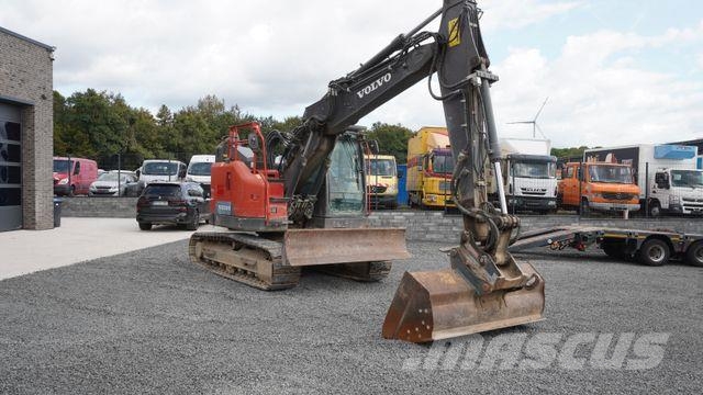 Volvo ECR145EL Kettenbagger Verstellausleger OilQuick Raupenbagger