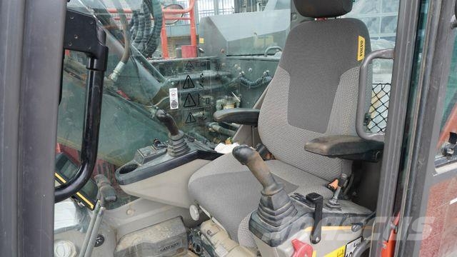 Volvo ECR145EL Kettenbagger Verstellausleger OilQuick Raupenbagger