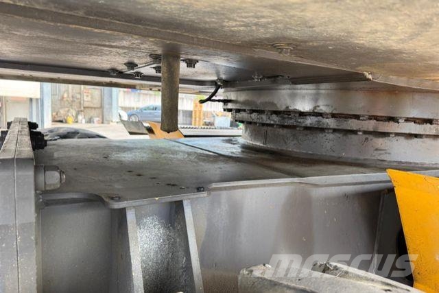 Volvo EW140 C 2x Schaufeln Oilquick Bouw - Overige