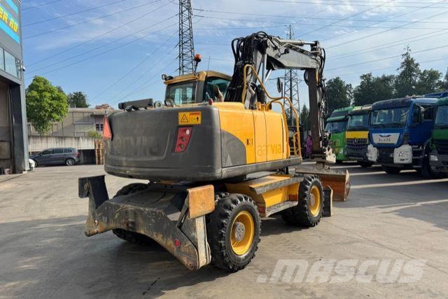 Volvo EW140 C 2x Schaufeln Oilquick Bouw - Overige