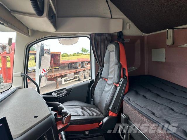 Volvo FH 16.750 8×4 / 250,000 kg / Hydraulic Dragbilar