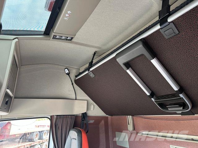 Volvo FH 16.750 8×4 / 250,000 kg / Hydraulic Dragbilar