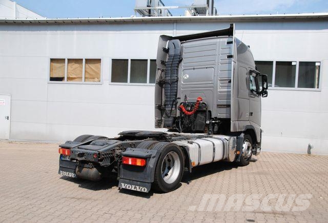 Volvo FH 460 Globetrotter, low deck mega Trekkers