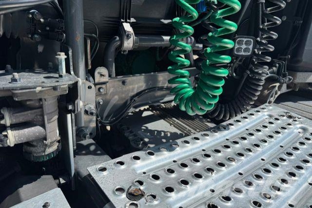 Volvo FH-460 XXL 2x Tanks 1200L Dragbilar