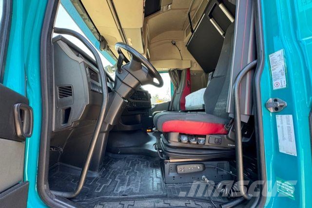 Volvo FH-460 XXL 2x Tanks 1200L Dragbilar