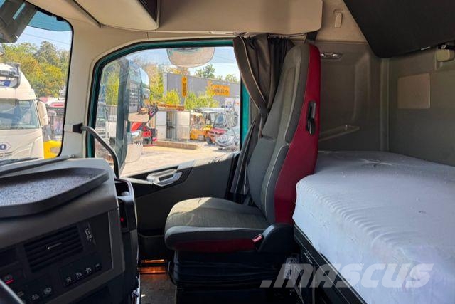 Volvo FH-460 XXL 2x Tanks 1200L Dragbilar