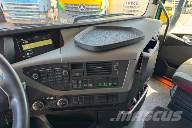 Volvo FH-460 XXL 2x Tanks 1200L Dragbilar