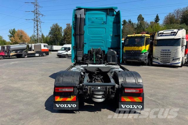 Volvo FH-460 XXL 2x Tanks 1200L Dragbilar