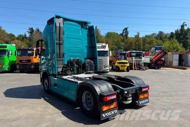 Volvo FH-460 XXL 2x Tanks 1200L Dragbilar