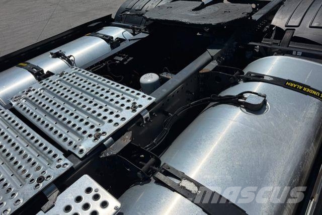 Volvo FH-460 XXL 2x Tanks 1200L Dragbilar