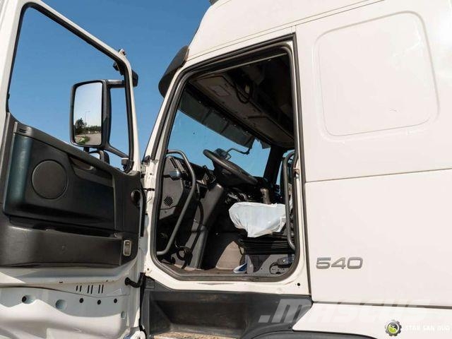 Volvo FH 540 8x4 Fassi F1300RA.2.28 Crane Fly Jib Vetopöytäautot