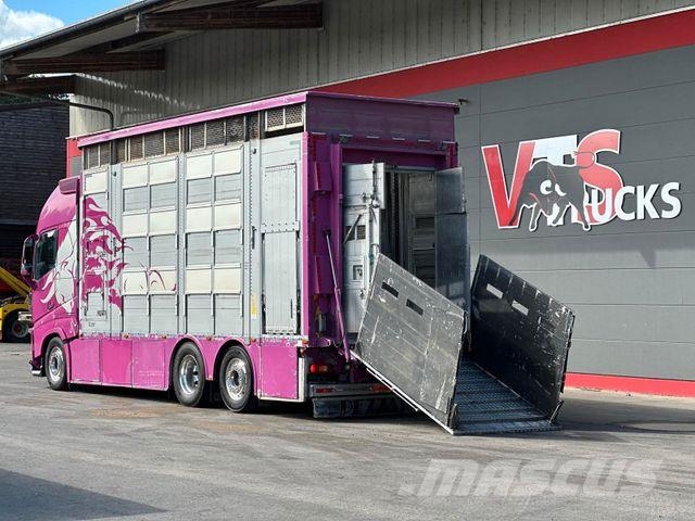Volvo FH 650 6x2 2.Stock Pezzaioli Viehtransporter Eläinkuljetusautot