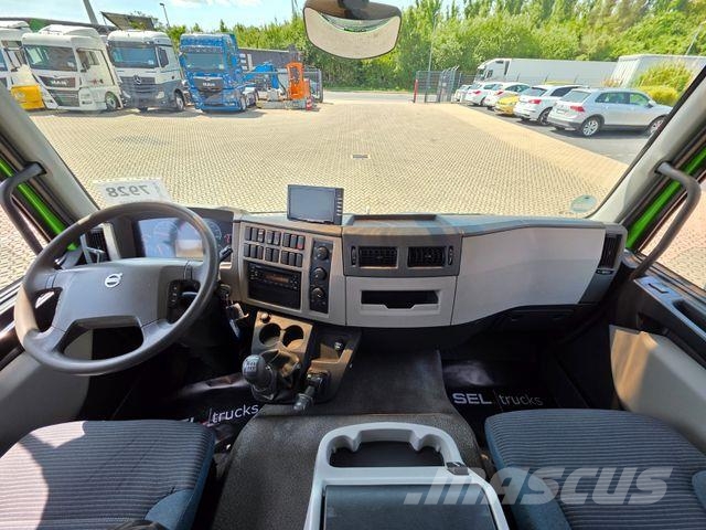 Volvo FL 240 Camiones de caja de lona