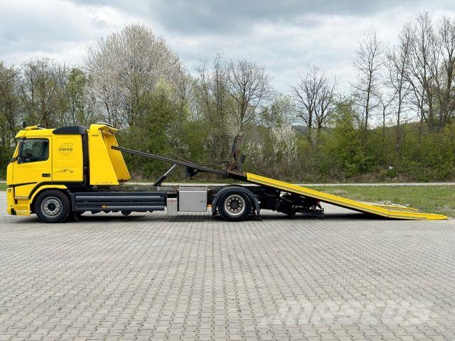 Volvo FM 330 * ABSCHLEPPWAGEN 6,00 m * TOPZUSTAND Vehículos de reciclaje