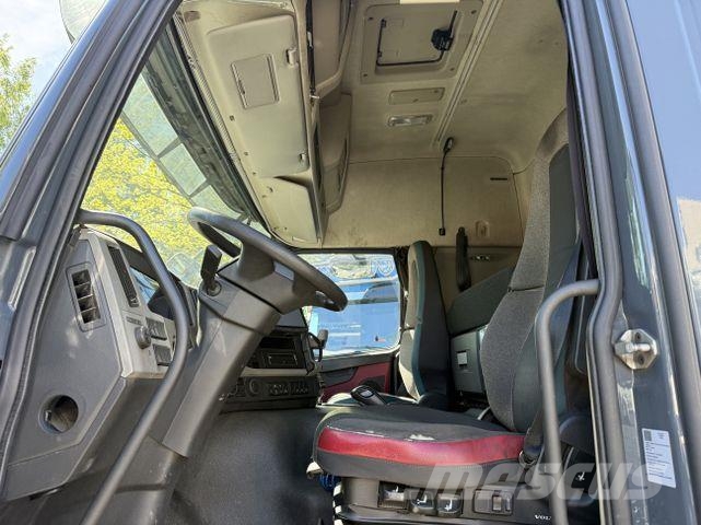 Volvo FM 370 6X2 Kran Kennis K14R Baustoff Camiones de cama baja