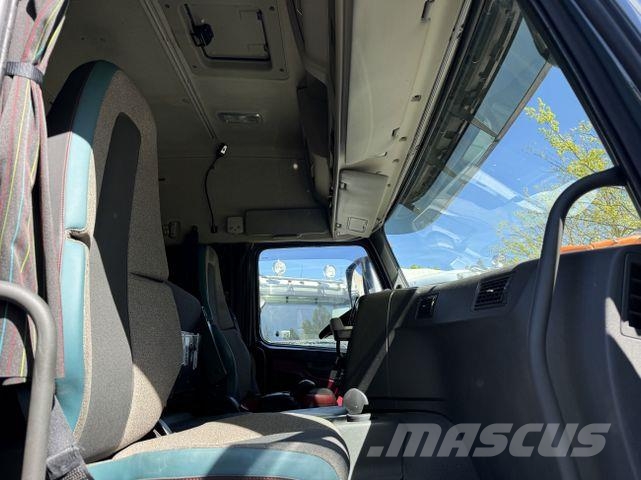 Volvo FM 370 6X2 Kran Kennis K14R Baustoff Camiones de cama baja
