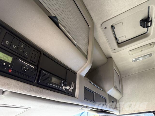 Volvo FM 370 6X2 Kran Kennis K14R Baustoff Camiones de cama baja
