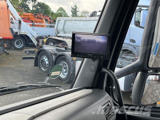 Volvo FM 420 8x2/4 Pritsche Heckkran PK34.000+Jib+Funk Curtainsider trucks