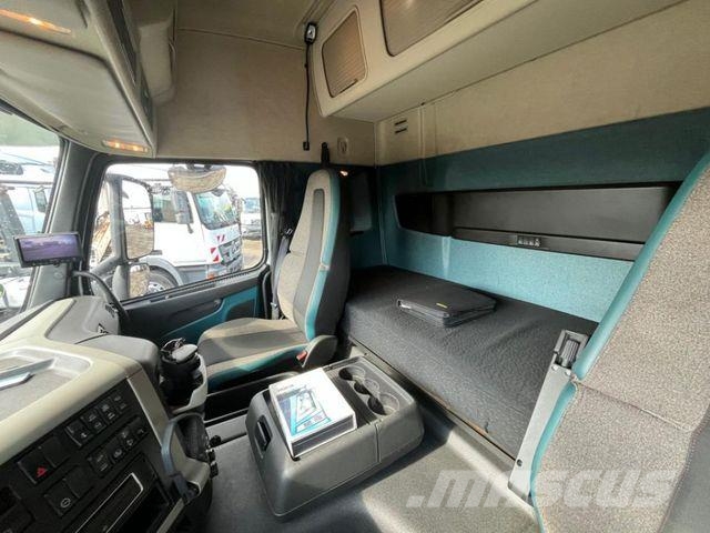 Volvo FM 420 8x2/4 Pritsche Heckkran PK34.000+Jib+Funk Curtainsider trucks
