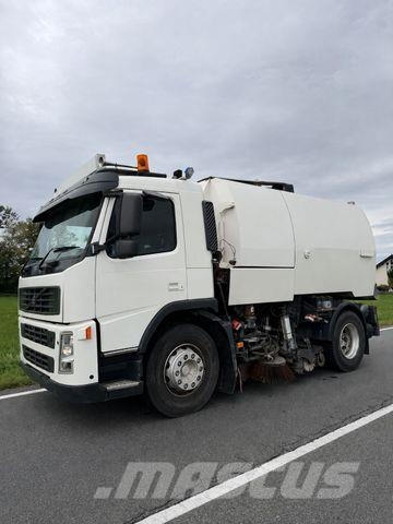 Volvo FM 9 4X2 KEHRMASCHINE Utcaseprő teherautók