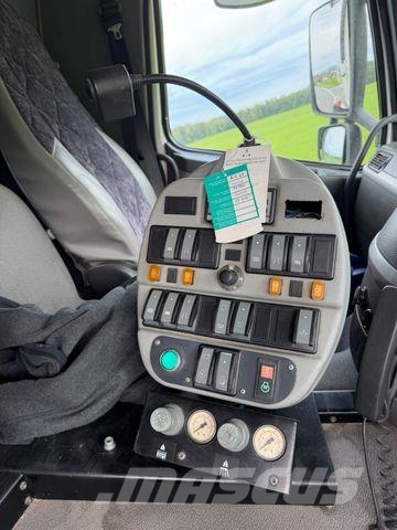 Volvo FM 9 4X2 KEHRMASCHINE Utcaseprő teherautók