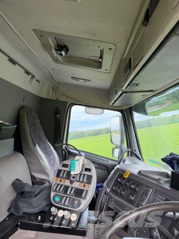 Volvo FM 9 4X2 KEHRMASCHINE Utcaseprő teherautók