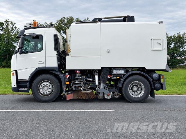 Volvo FM 9 4X2 KEHRMASCHINE Sweeper trucks