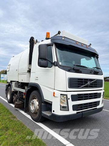 Volvo FM 9 4X2 KEHRMASCHINE Sweeper trucks